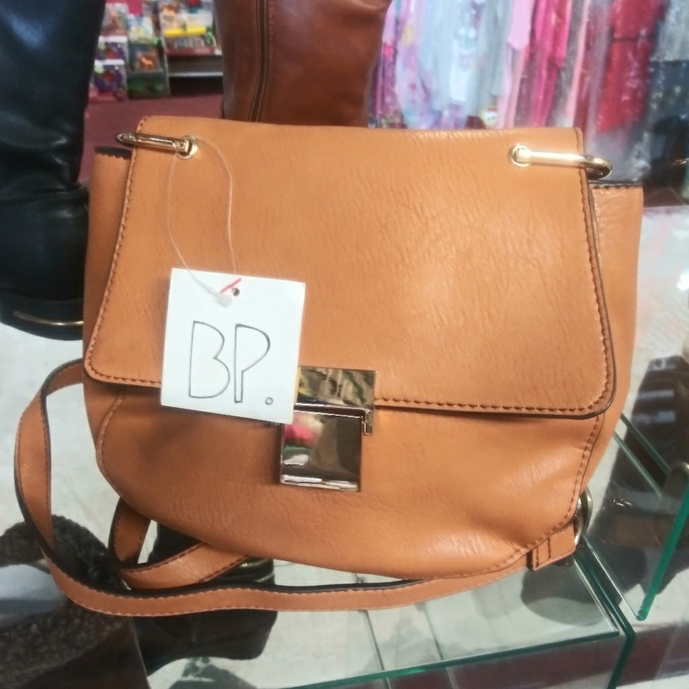NWT CROSS BODY BP.